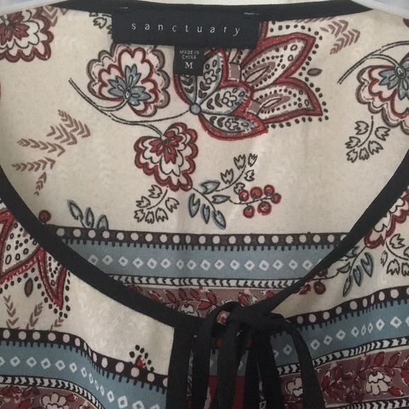 🦩#23 Beautiful bohemian blouse w/ tie at neck. - Picture 2 of 2